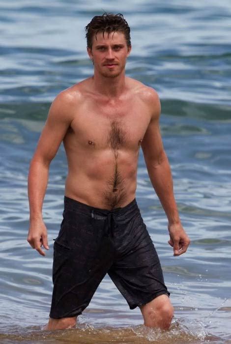 garrett hedlund body